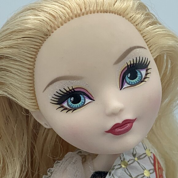 Ever After High Legacy Day Apple White Doll - Picture 1 of 10
